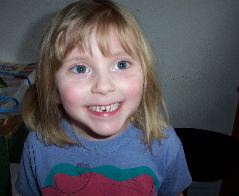 Hannah loses a tooth