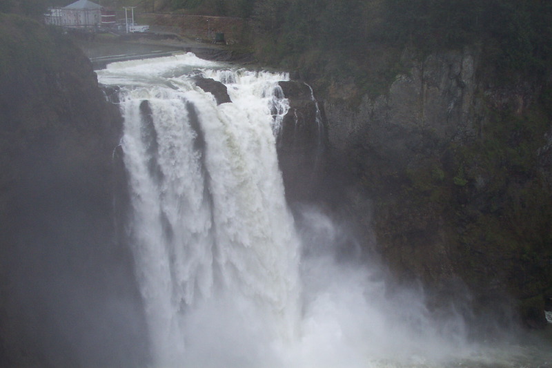 Snoqualmie Falls 4/9/2002